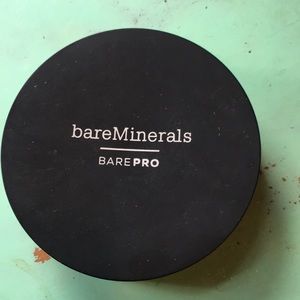 Bare minerals powder